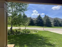 NEW COVERED PATIO WITH HOTTUB!! Large private 5 bdrm across from Canyon's.