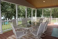 Charming 3-bedroom Legacy Lakehouse near Spicer with beautiful view of the lake!