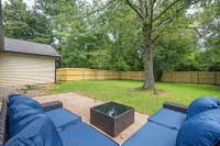 Family & Dog Friendly 4BD/2.5BA in Stone Mountain Hôtels à proximité de : Buck Godfrey Stadium