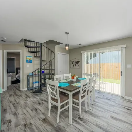 Cozy duplex. 30 minutes to beach or New Bern/5 minutes from MCAS Cherry Point.