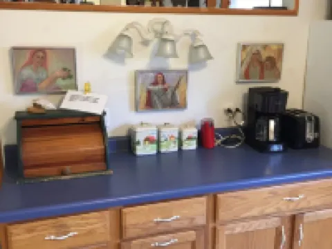 Tappan Lake Area: Sunny, peaceful Cottage with Fishing Pond on 13 Gorgeous Acres Hotels in Harrison County