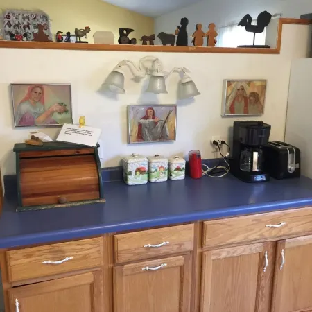 Tappan Lake Area: Sunny, peaceful Cottage with Fishing Pond on 13 Gorgeous Acres Отели в г. Гаррисон