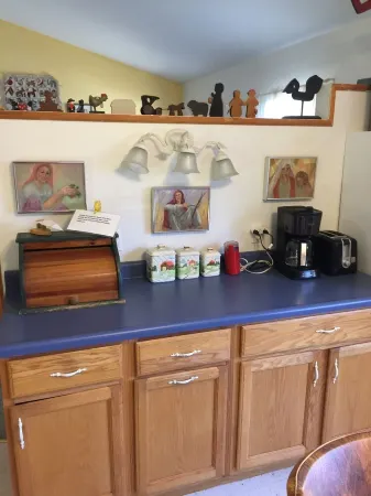 Tappan Lake Area: Sunny, peaceful Cottage with Fishing Pond on 13 Gorgeous Acres