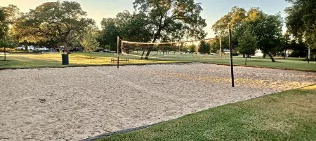 Superb,Pet Friendly. Big Backyard on Greenbelt. Heb Center. Atx Kalahari,183