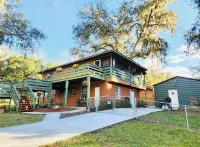 Juanita’s Cabin , a Peaceful cabin in Central Florida. IG:@JUANITASCABIN