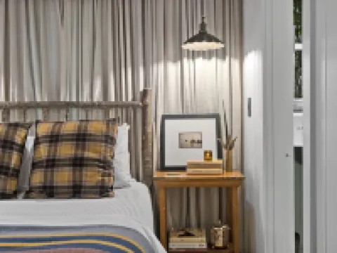 FLY LAKE- A Modern Mirror Lake Cottage Hotels in Highlands