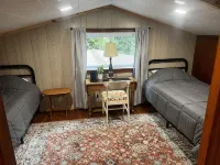 Large newly remodeled 5 bedroom house close to all Lake Erie Attractions! Hotel dekat Struchen Flats Park