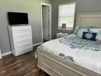 The Houston House: Convenient, Clean, and Newly Remodeled Home