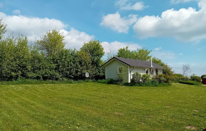 Ferienhaus Lachmöwe - Kleines, Modernes Haus, Idyllisch im Grünen Gelegen