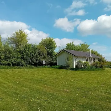 Ferienhaus Lachmöwe - Kleines, Modernes Haus, Idyllisch im Grünen Gelegen