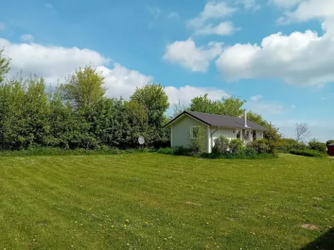 Ferienhaus Lachmöwe - Kleines, Modernes Haus, Idyllisch im Grünen Gelegen