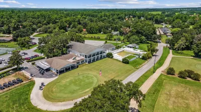 Charming 3-bedroom 5 min from WEC Hotels near Adena Golf and Country Club