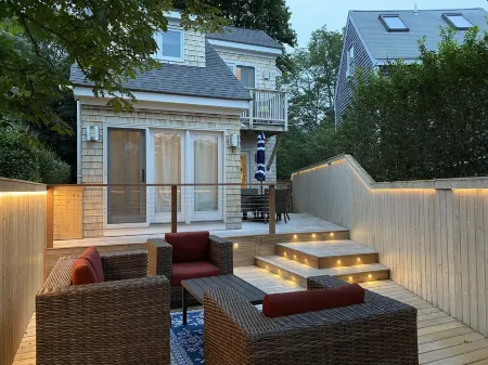 #CozyBluffs #OakBluffs #EastChop 1 BD, 1.5 bath home-Walk to Town-Ferries-Beach! Отели рядом с достопримечательностью «ЙМКА Мартас-Винъярд»