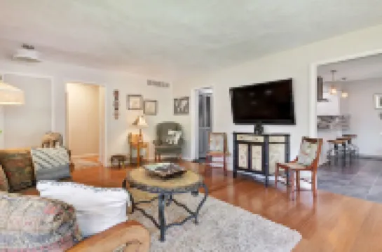 Beautifully updated. Convenient central Boise location