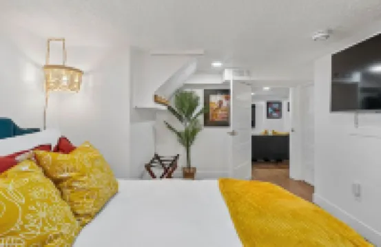 Art Deco Oasis: Pool, Hot Tub, 5 BDR, 3 BTH, 2 King Beds, Arcade, BBQ,  4 TV's