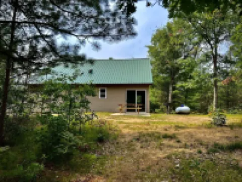Recently Constructed, Little O Cabin Close to Baldwin-Wolf Lake