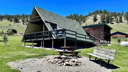 Moose Cabin - Mountain Views, Hear Rushing River, Private, Pet Friendly