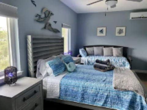 "The Blue Vu"  CANAL FRONT HOME WITH 4 STORY OBSERVATION DECK VIEWS OF 2 BEACHES Hotels in Gulf Breeze