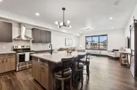 #303 1bed /1bath APT With view and gym close to GNP in Columbia falls. Hotels in Columbia Falls