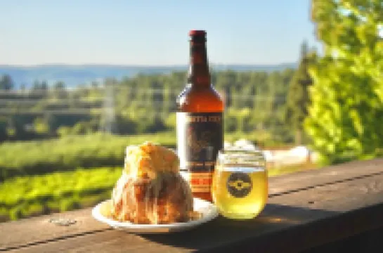 FirePit~Horseshoes~King Beds~Near Lake, Wine, Snow