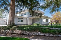 Charming Historic Home with chef's kitchen formal dining, sitting room, & patio Hotels in Payson