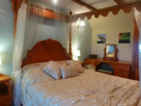 Welcome to our romantic, traditional thatched blackhouse; an ideal retreat Hotels in 