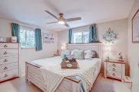 Beautiful House 🏖️ Newly Renovated Jan 2025😀Kayaks, Bikes,Beach Chairs,Fire Pit