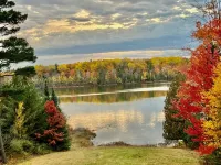 Hilltop House with awesome view of East Stylus Lake