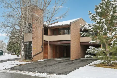 Steps Park City Mountain with private hot tub