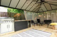 Expansive Victorian close to Saratoga Springs and Lake George