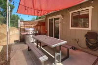 Cute Pool House near Yosemite with a Hot Tub and Game room