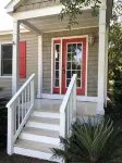 Pet friendly cottage w large fenced yard. Available weekly, monthly or nightly!