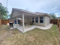 Modern unique 3 bedroom home with indoor fireplace, updated to today standards. Hotels near Lake Houston