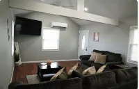 Charming one-bedroom house with a king size with AC and WiFi in enjoyable Wabash