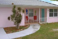Walk to Nokomis Beach. Quality, Cleanliness, Affordable. SmartTV, Full Kitchen