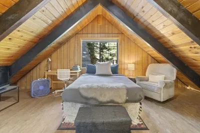 Mountain View Tahoe cabin, pet friendly with a hot tub , King bed Hotels near Echo Summit TRT
