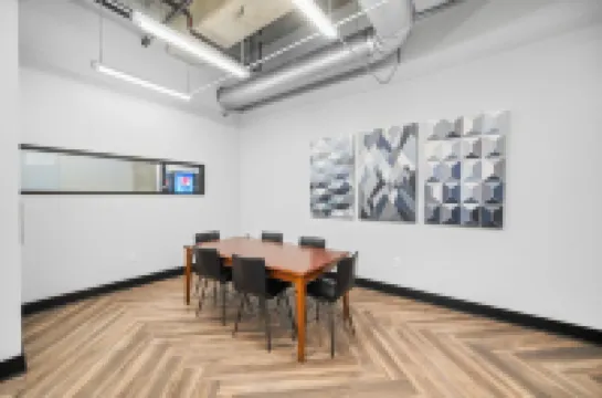 Near Wells Fargo, King Bed and Balcony and washer dryer, fitness room, Fireplace