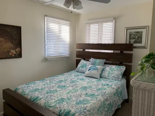 Lovely 3 bedroom townhouse, 1 house from the beach