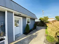 Location, location, location! - Beach Chic Condo Hotels near Shark Park