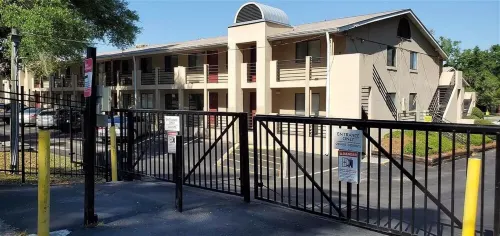 Cozy 1/1 Walking distance to Doak Campbell Stadium and campus