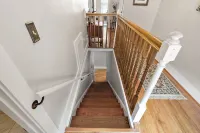 "The Hanscom House" 8 MIN walk to DT!