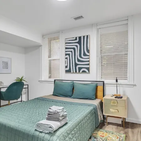 The Smith Victorian 2BR Brownstone Apartment