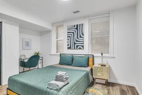 The Smith Victorian 2BR Brownstone Apartment