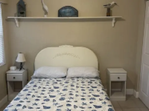 Ocean Front with Patio and Private Beach Access 墨爾本海灘酒店