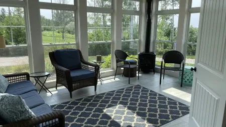 Bluebell Cottage: Luxury Waterfront Home with Private Pier