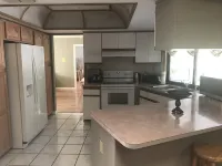 3 bedroom Pool home. Quiet Neighbourhood