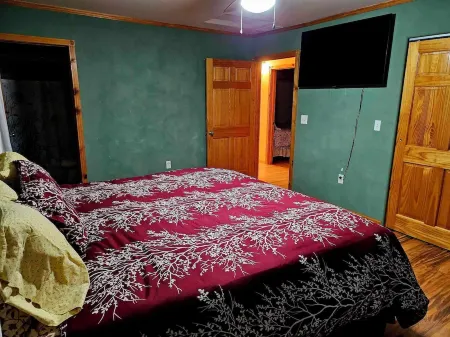 Centralized for you up north adventure, sleeps up to 8, 2 bathrooms, 3 bedrooms