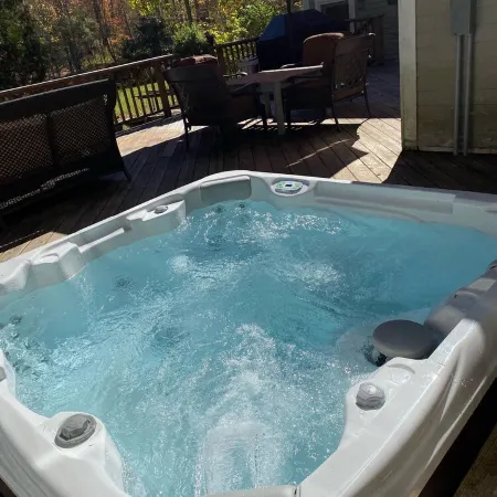 Charming Mountain Retreat Lg Mod/Kit on Stream/Fire-pit/Hot Tub