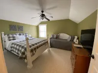 Year round fun close to lakes, golf, and ski!