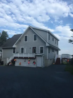 Oceanside cottage with Spectacular views! Ledgeview Cottage.